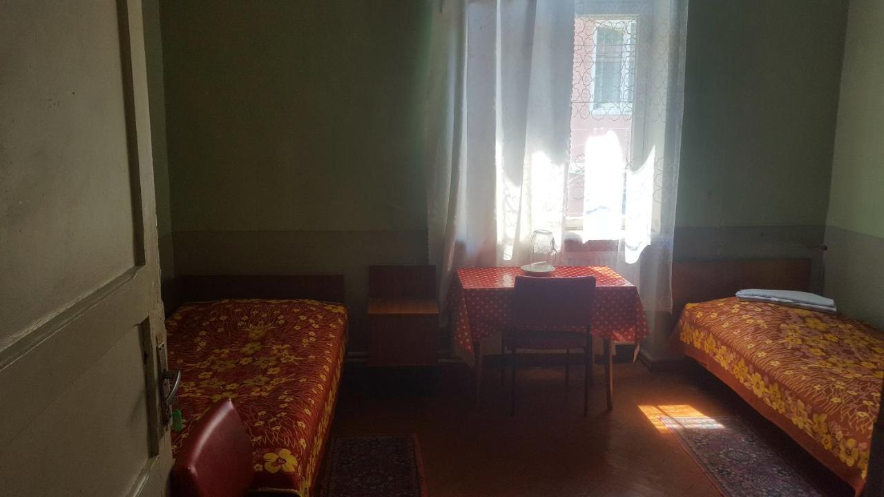 Firuza Hostel ボルジョミ エクステリア 写真