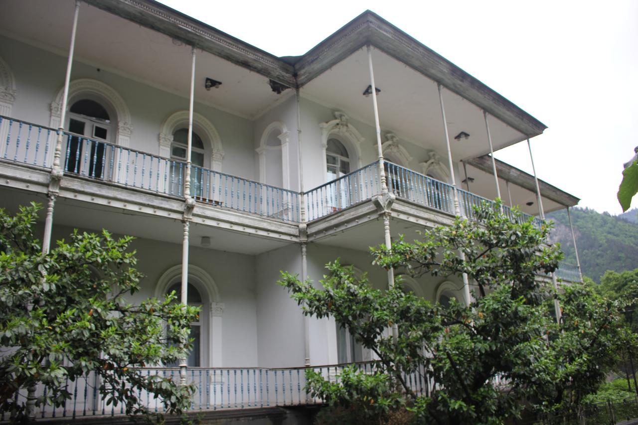 Firuza Hostel ボルジョミ エクステリア 写真
